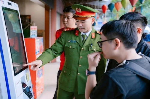 Đột phá trong chuyển đổi số với Kiosk Trạm Cảnh sát thông minh