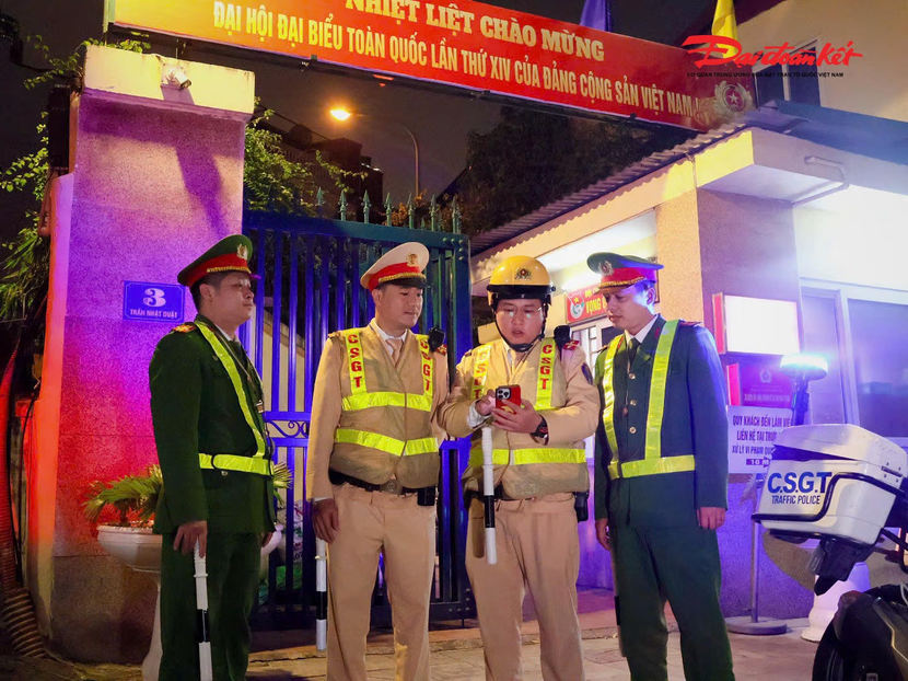 luc-luong-canh-sat-giao-thong-va-cong-an-thanh-pho-ha-noi-tuan-tra-tren-dia-ban-phuong-hoan-kiem-trong-thoi-gian-dien-ra-dai-hoi-xiv.png