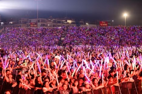 Gần 50.000 khán giả là con số dự kiến của BTC, thực tế tại đêm Khai mạc, các nhà mạng thống kê tại chương trình có gần 64.000 thuê bao