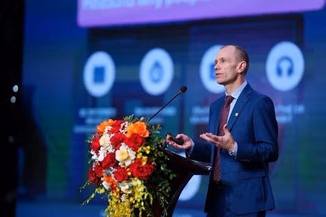 Ông Andrew Davies, Trưởng ban Phát thanh của Asia-Pacific Broadcasting Union, phát biểu tại Hội thảo quốc tế “Podcast – Đại lộ sáng tạo cho phát thanh trong kỷ nguyên số” nằm trong khuôn khổ LHPT toàn quốc lần thứ XVII