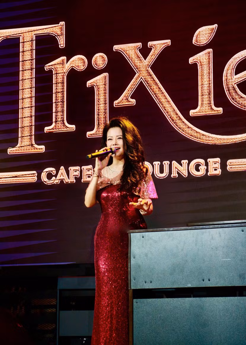 2-ca-si-thuy-van.jpg