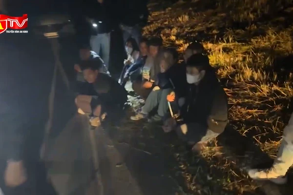 Bóc trần hoạt động của sới bạc lưu động trên sông