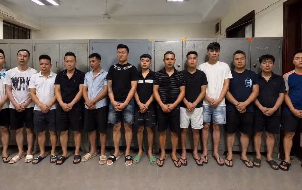 Mua hàng trăm tài khoản, mở đường dây cá độ bóng đá giao dịch hơn 60 tỷ đồng 