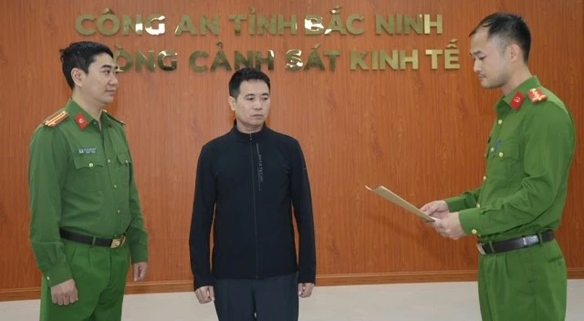 Khởi tố chủ cơ sở sản xuất số lượng lớn giấm ăn giả