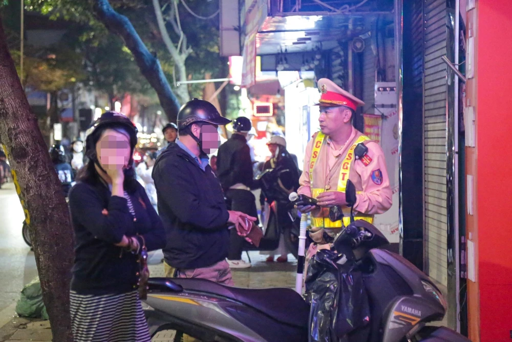 Vi phạm nồng độ cồn sau liên hoan ngày 8-3, nhiều lái xe nại đủ lý do bao biện 