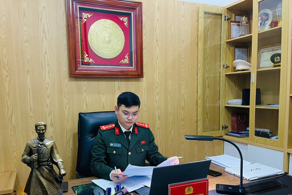 "Khắc tinh" của tội phạm truy nã quốc tế - Những cuộc lùng bắt không ngơi nghỉ