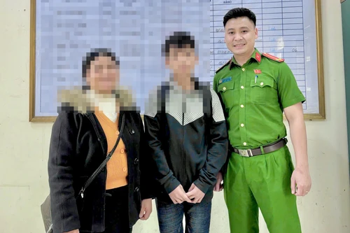 Thiếu niên đi lạc từ Hà Giang xuống Hà Nội được cán bộ Công an tận tình giúp đỡ