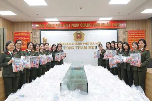 Phòng Tham mưu Công an Hà Nội chung tay góp Mùa Xuân Biên phòng - Ấm lòng dân bản