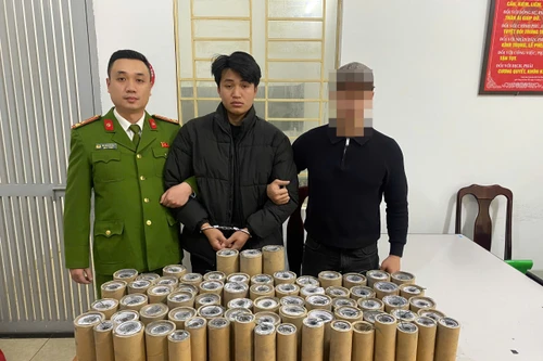 Từ 3 thùng giấy nghi vấn, phát hiện gần 70kg pháo nổ