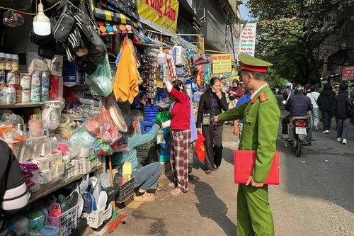 Kiên quyết xử lý vi phạm trật tự đô thị tại cổng các bệnh viện lớn