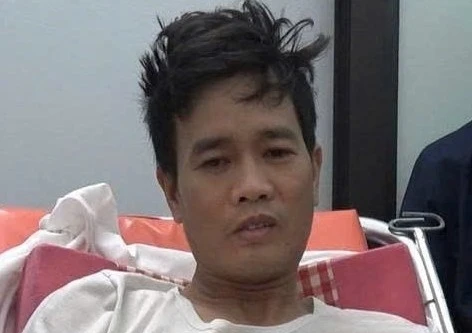 Vừa sát hại vợ, gã đàn ông liền bị rắn độc cắn