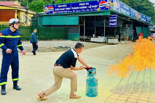 Nâng cao nghiệp vụ phòng cháy, cứu nạn cho người làm công tác vận tải du lịch lễ hội chùa Hương