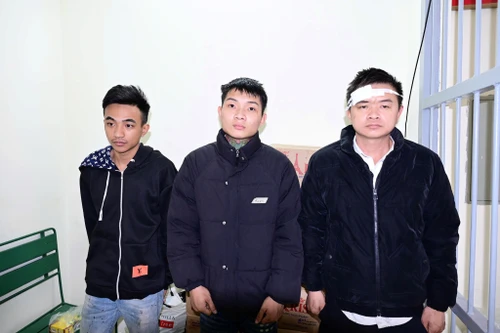 Tạm giữ nhóm đối tượng dùng vỏ chai bia đánh nhau 