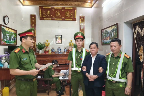 Giả danh luật sư lừa đảo chiếm đoạt tài sản