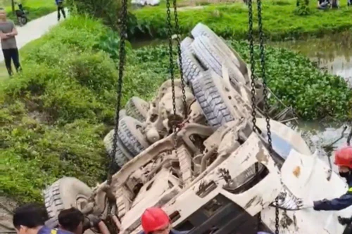 Khẩn trương tổ chức cứu nạn