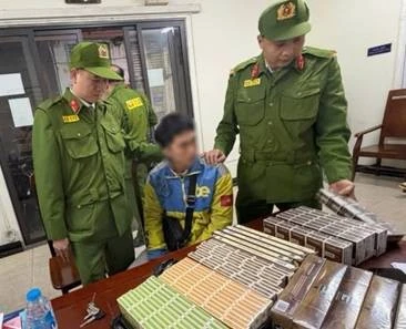Công an Hà Nội bắt vụ vận chuyển thuốc lá lậu