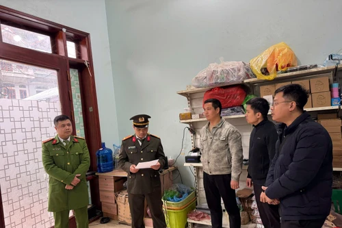 Triệt phá đường dây mua bán vũ khí quân dụng trá hình dưới dạng... “súng thông bồn cầu”