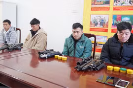 Bắt 4 đối tượng tàng trữ, mua bán súng đạn