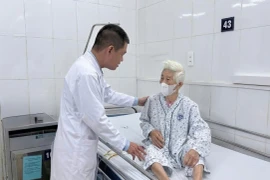 Bệnh viện Xanh Pôn điều trị thành công ca bệnh 105 tuổi viêm túi mật hoại tử - sỏi ống mật chủ bằng phẫu thuật nội soi 