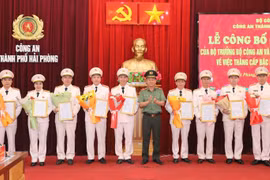 Công an Hải Phòng công bố các quyết định thăng cấp bậc hàm đối với 55 sỹ quan nghiệp vụ