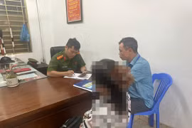 Quyết liệt xử lý các hành vi dán quảng cáo trên bốt điện, trụ điện tại phường Văn Miếu - Quốc Tử Giám
