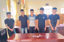 Bắt 5 đối tượng tổ chức sử dụng ma tuý