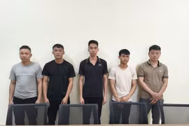 Khởi tố nhóm đối tượng tàng trữ trái phép vũ khí quân dụng