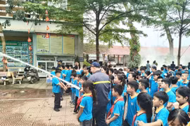 Trang bị kỹ năng xử lý khi có cháy và phòng chống đuối nước cho học sinh