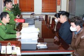 Tạm giữ nhóm đối tượng làm giả con dấu, tài liệu của cơ quan, tổ chức