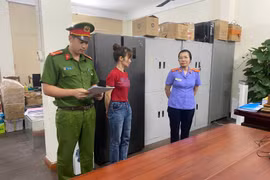 Bắt tạm giam người phụ nữ điều hành cơ sở sản xuất băng vệ sinh, bỉm giả