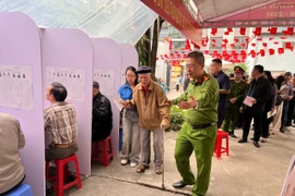 Những hình ảnh đẹp trong ngày bầu cử tại phường Kim Liên