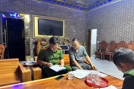 Kiên quyết dừng hoạt động karaoke, quán 'hát cho nhau nghe' không phép