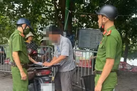 Xử phạt 2 trường hợp trông giữ xe trái phép trên phố Tôn Thất Tùng