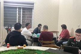 Bắt quả tang nhóm người nước ngoài tụ tập đánh bạc