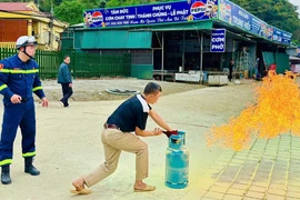 Nâng cao nghiệp vụ phòng cháy, cứu nạn cho người làm công tác vận tải du lịch lễ hội chùa Hương