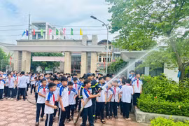 Trang bị kỹ năng phòng chống đuối nước và hoả hoạn cho học sinh trường THCS Tân Phú