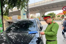 Xử lý tình trạng phương tiện "chiếm dụng" lòng đường tại tuyến Trường Chinh