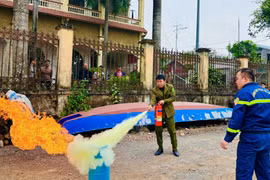 Tập huấn công tác chữa cháy cho với lực lượng tham gia bảo vệ an ninh trật tự cơ sở