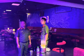 Kiểm tra đột xuất các cơ sở kinh doanh dịch vụ karaoke, nhà hàng có hoạt động biểu diễn nghệ thuật