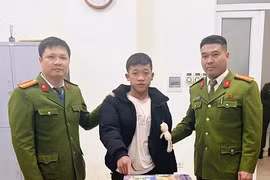 Thanh niên 18 tuổi 'kiếm thêm' bằng 'nghề' buôn bán pháo hoa nổ 