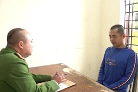 Biết hàng xóm đi vắng, gã đàn ông đột nhập trộm cắp 14 chỉ vàng 