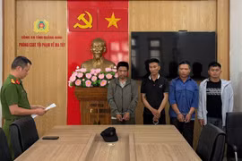 Tạm giam 4 đối tượng vận chuyển hàng cấm