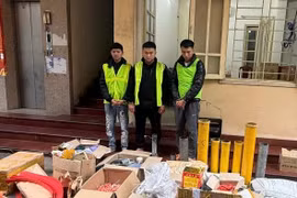 Đầu tư máy móc sản xuất pháo lậu, 3 thanh niên bị khởi tố