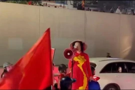 Triệu tập người phụ nữ cầm loa kích động đua xe