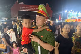 Học sinh THPT Cao Bá Quát được rèn kỹ năng phòng cháy chữa cháy và chống đuối nước