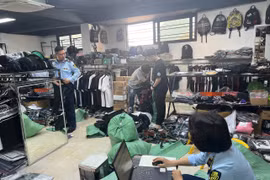 Phát hiện hàng loạt sản phẩm thời trang giả mạo thương hiệu nổi tiếng