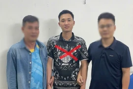 Vận động đối tượng truy nã đầu thú