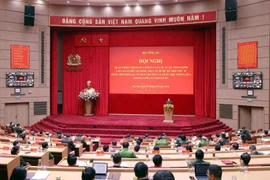 Nghiêm túc thi hành các luật, pháp lệnh liên quan đến an ninh, trật tự