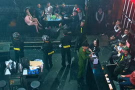 Đột kích 2 quán bar phát hiện nhiều nam nữ dương tính ma tuý