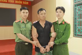 Lợi dụng quyền tự do dân chủ xâm phạm lợi ích của Nhà nước